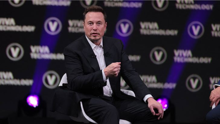 Elon Musk en superstar à Paris refuse une censure de Twitter